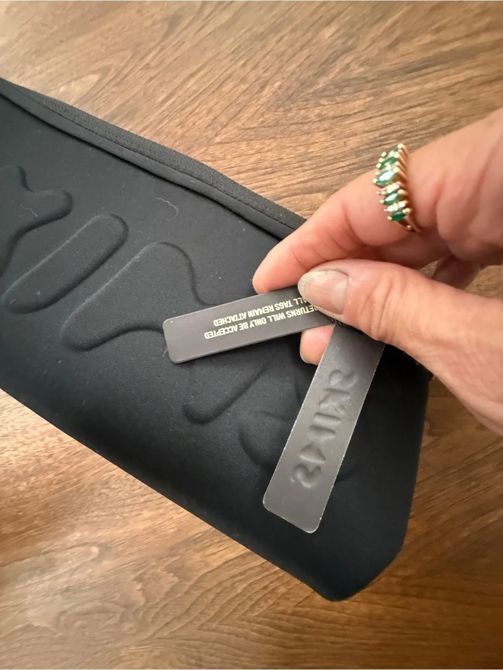 SKIMS Embossed Neoprene Zip Pouch Clutch in Onyx (Black) – NWT